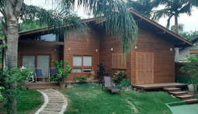 Casa super astral no sul da ilha. Completa, perto da praia, ideal para famílias. Tem piscina, ar condicionado e muito diversão para as crianças.